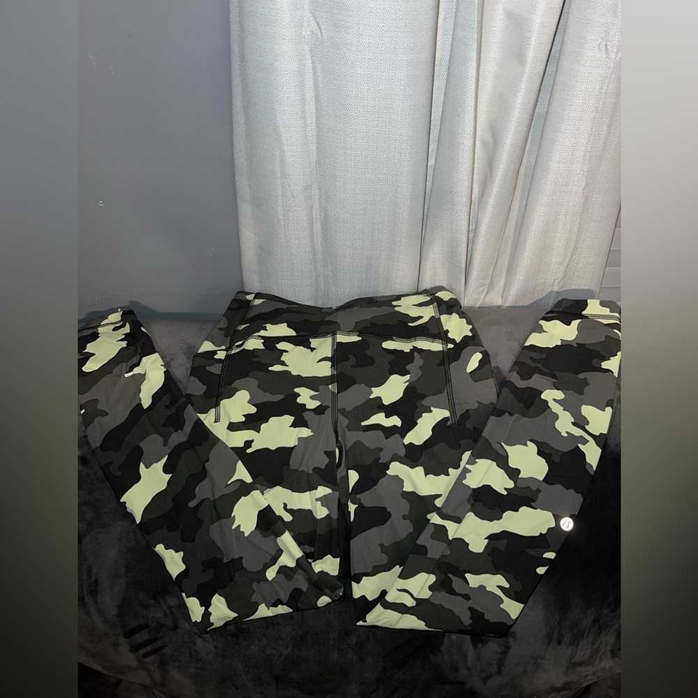 Lululemon leggings - Picture 8 of 10